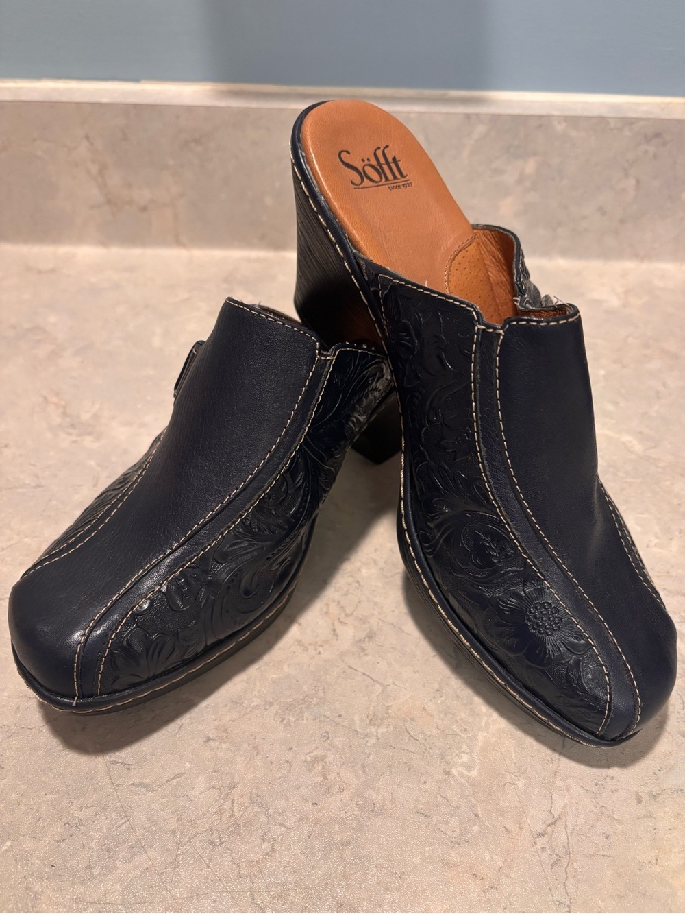 Söfft Dory Tooled Leather Embossed Mule Clogs in Navy Blue Sz 10 - Ex Condition